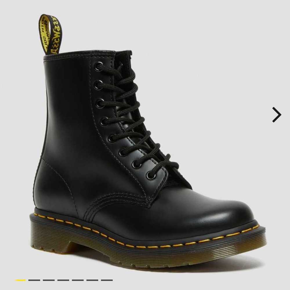 1460 Women’s Smooth Leather Lace Up Boots
